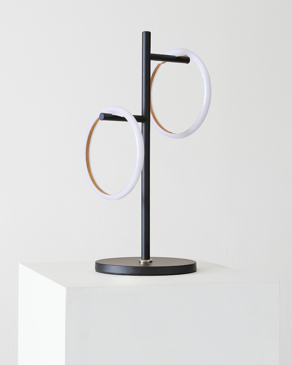 Saturn RGB Table Lamp Brightech