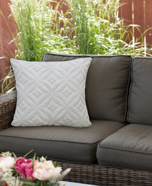 18"x18" White Indoor Outdoor Ogee Decorative Pillow Vibhsa