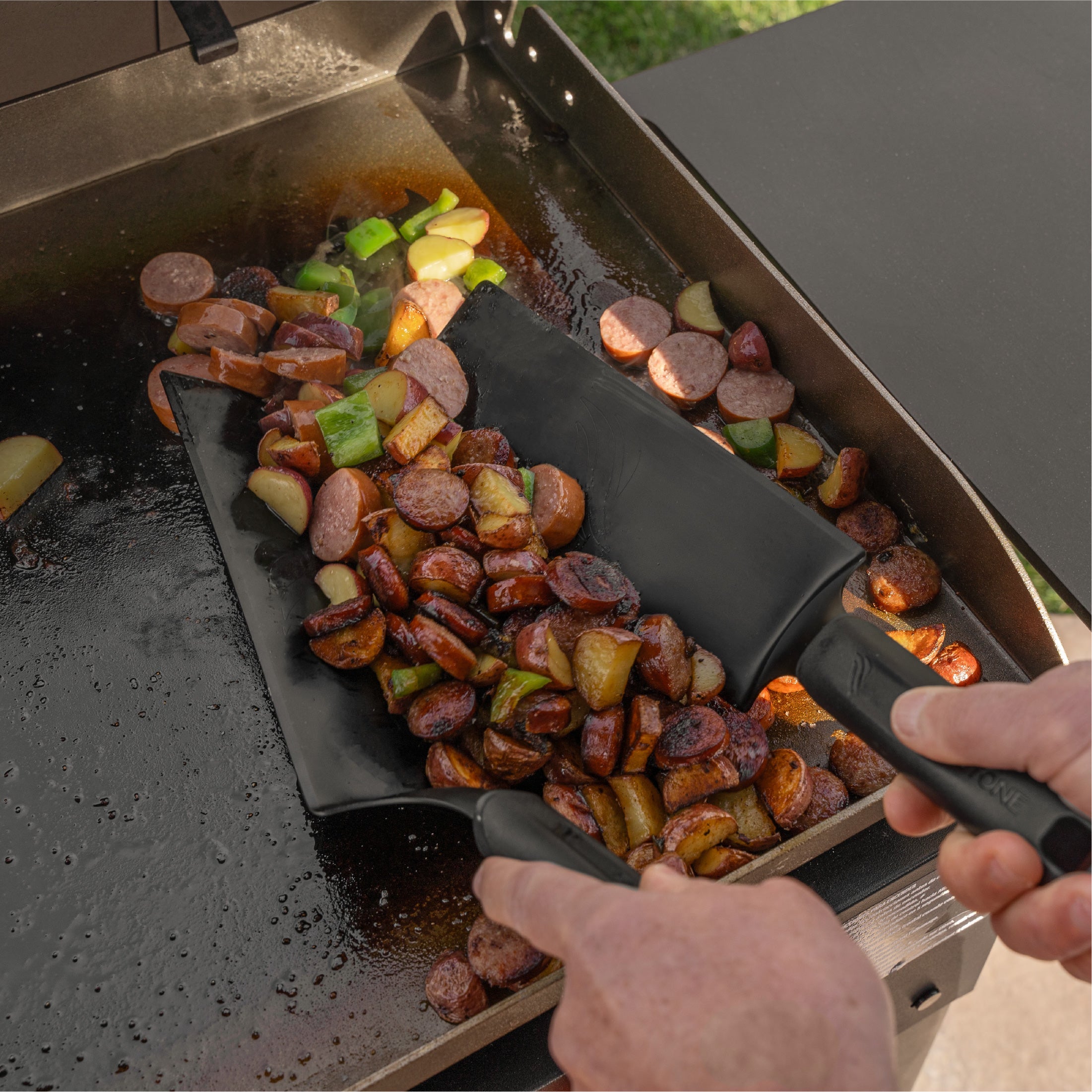 Blackstone 28" Omnivore Griddle W/Hard, Griddle Cover, Toolkit Bundle Blackstone Products (B2B)