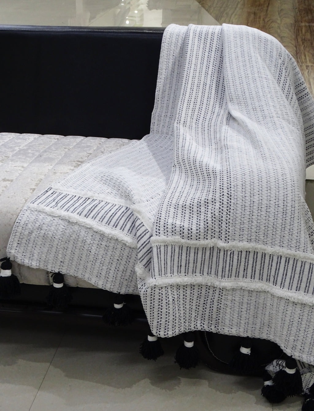 Hand loom Woven Textured Throw Black & Off White Vibhsa