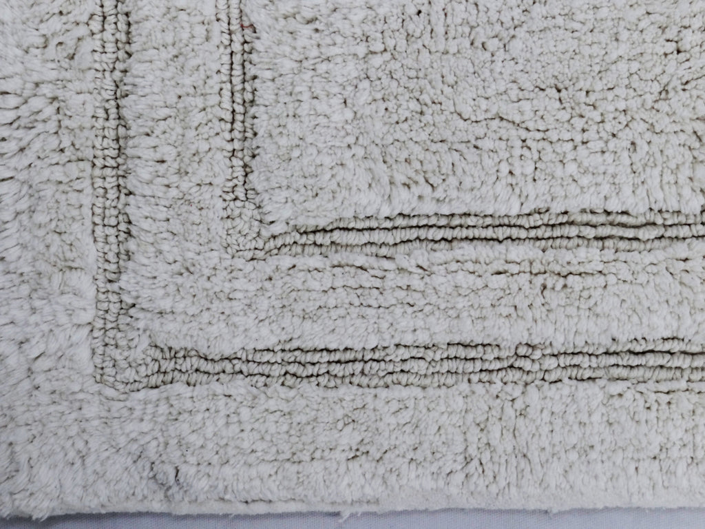 CHICOS HOME Ivory Color Plain Bath Rug 20" x 32" Vibhsa