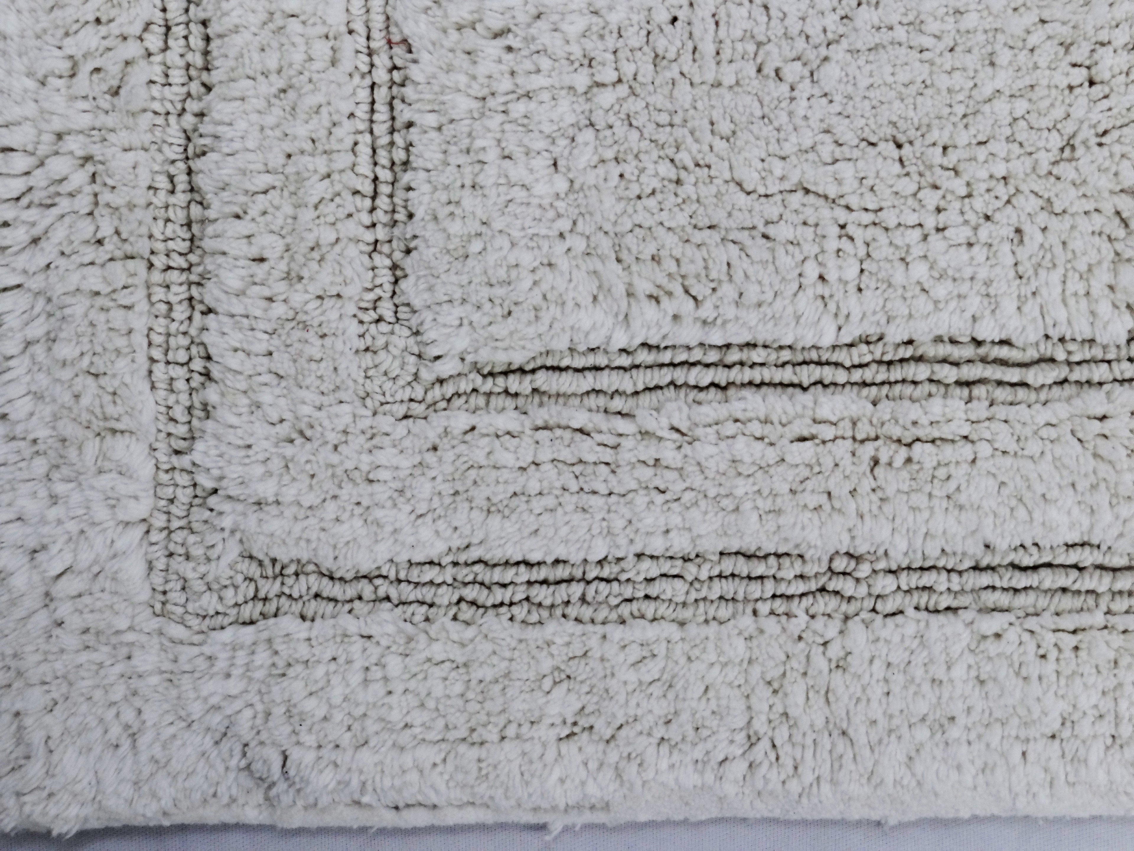 CHICOS HOME Ivory Color Plain Bath Rug 20" x 32" Vibhsa