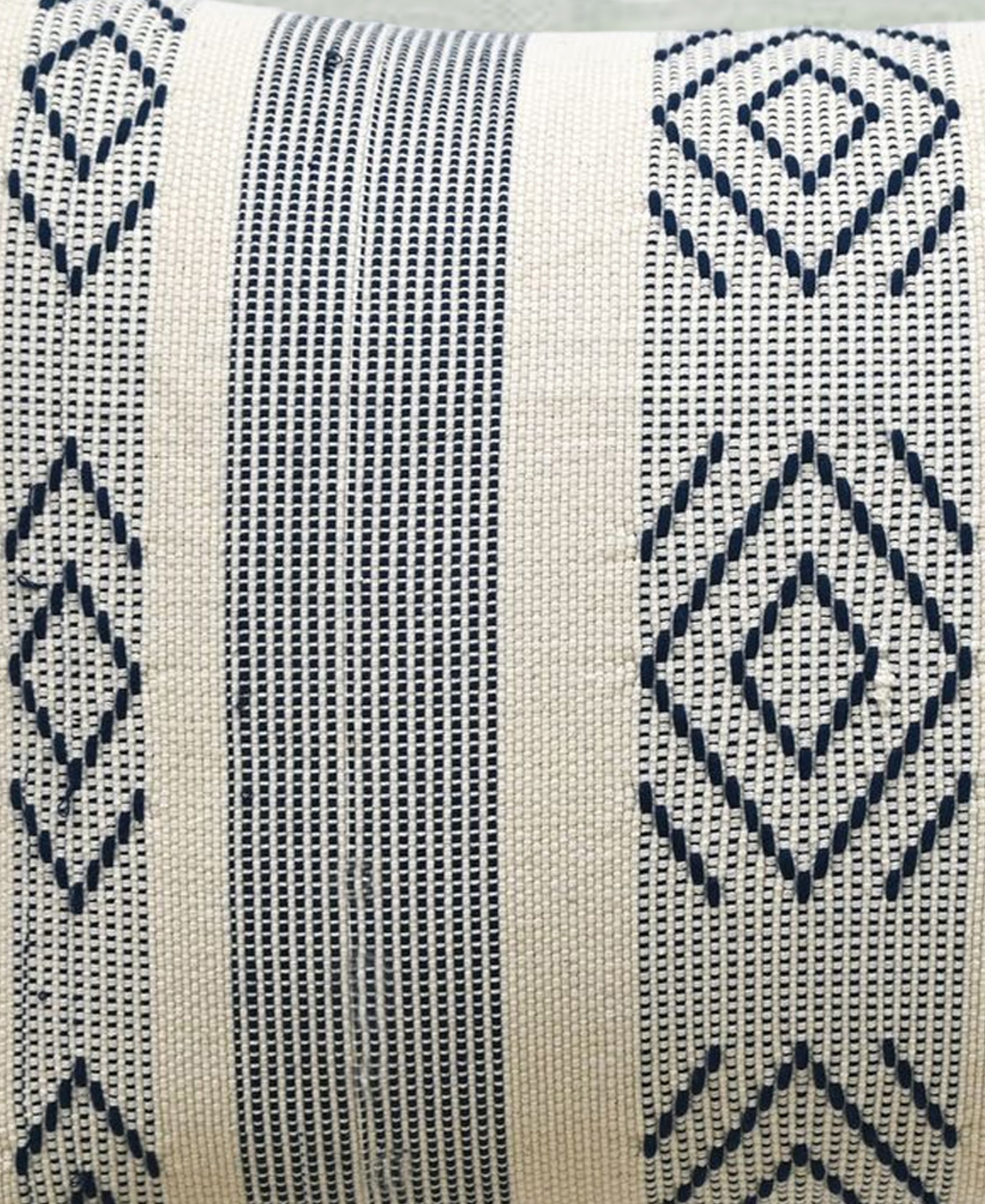 Jacquard Woven Decorative Throw Pillow, 14''X 20" Vibhsa