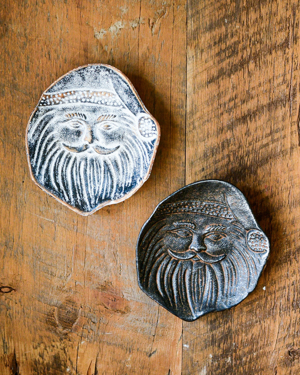 Rust Santa Hangable Cast Iron Dish Branches Designs