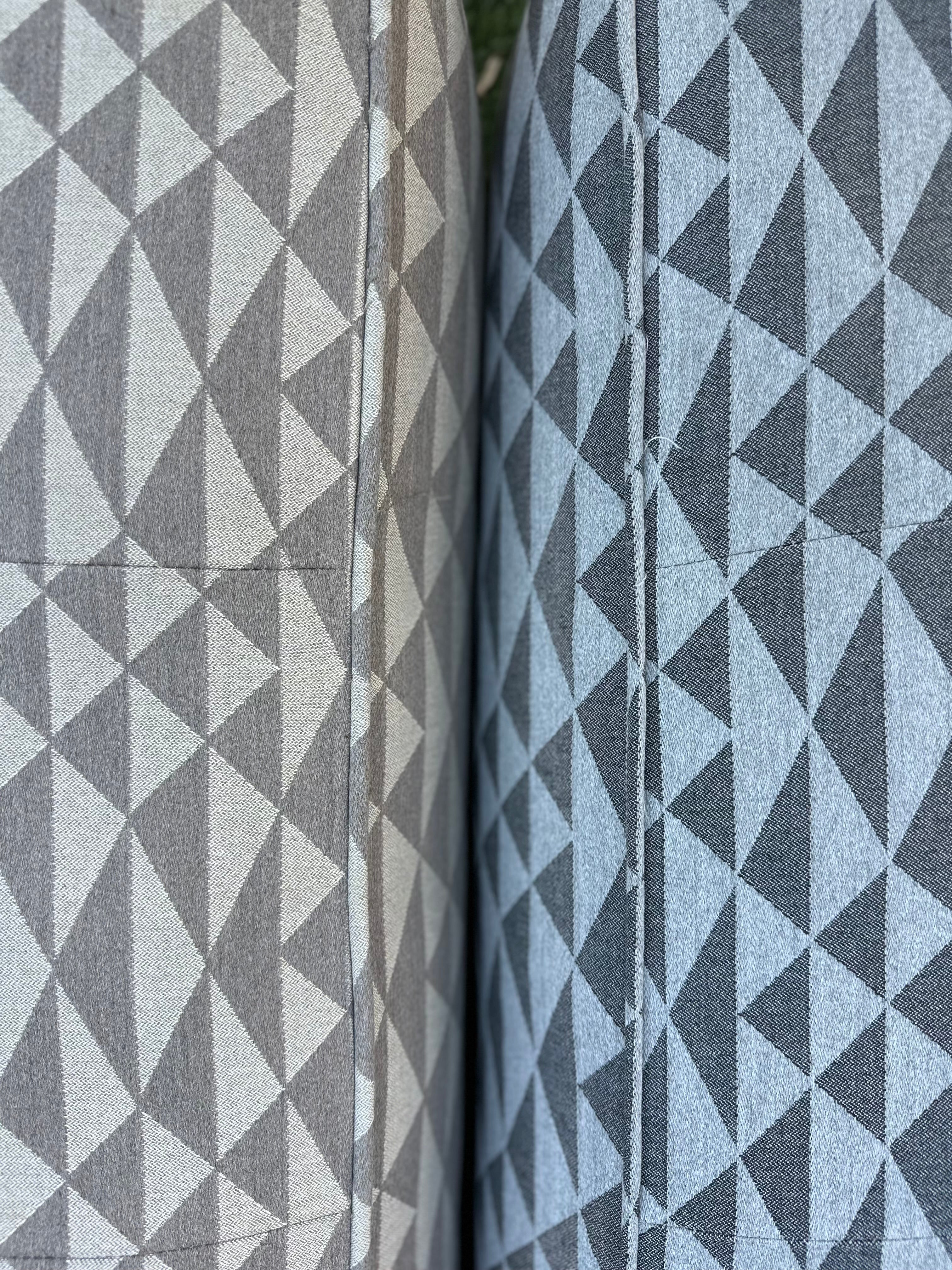 Luxe Linen-Like Inflatable Pool Lounge-Charcoal Abstract Floaté