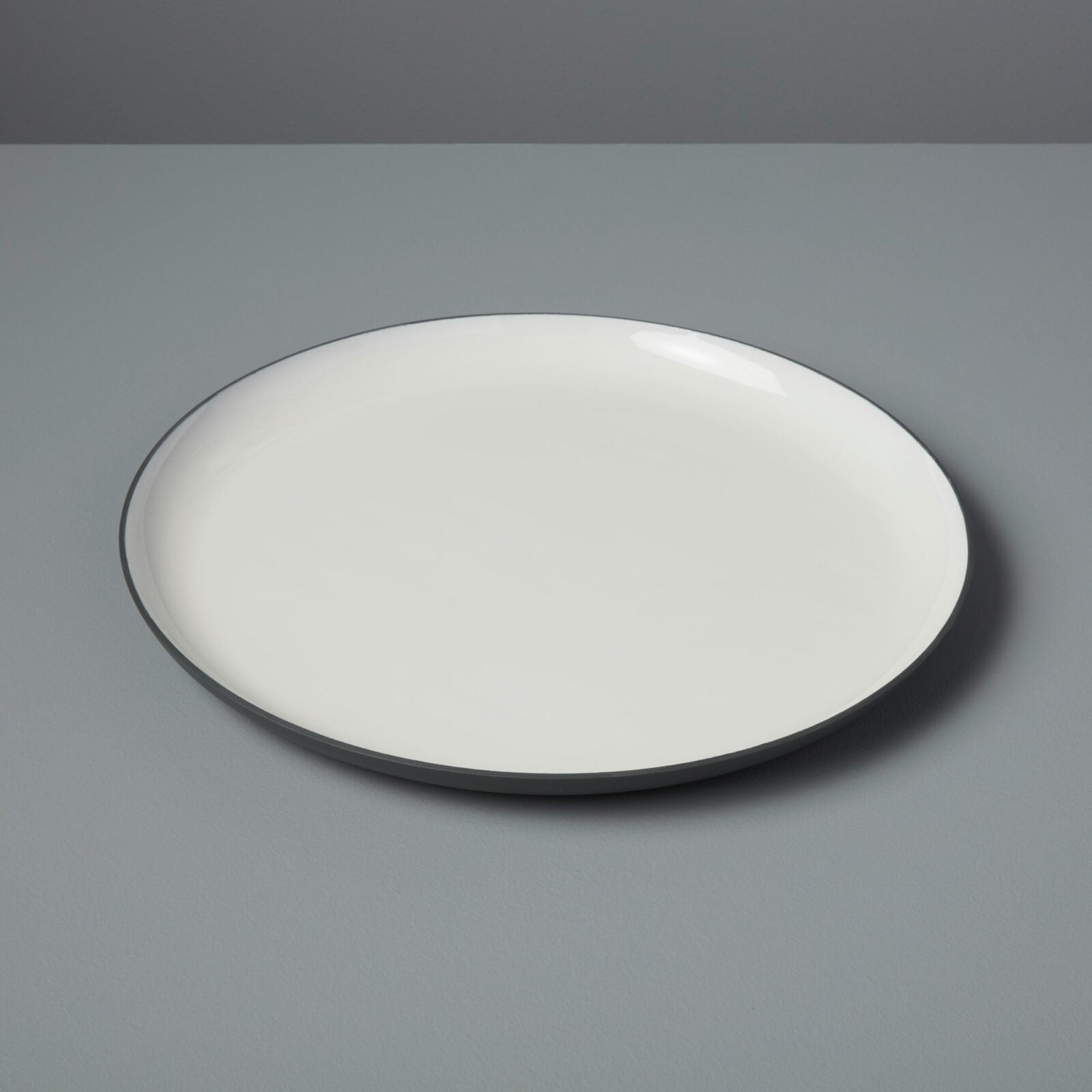 Alto 11" Round Platter, Graphite Tea + Linen
