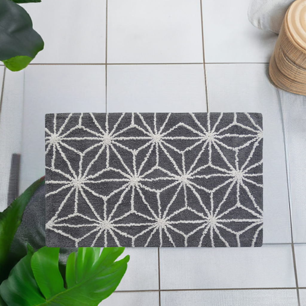 CHICOS HOME Bath Rug Geometric Pattern in Grey & Ivory Vibhsa