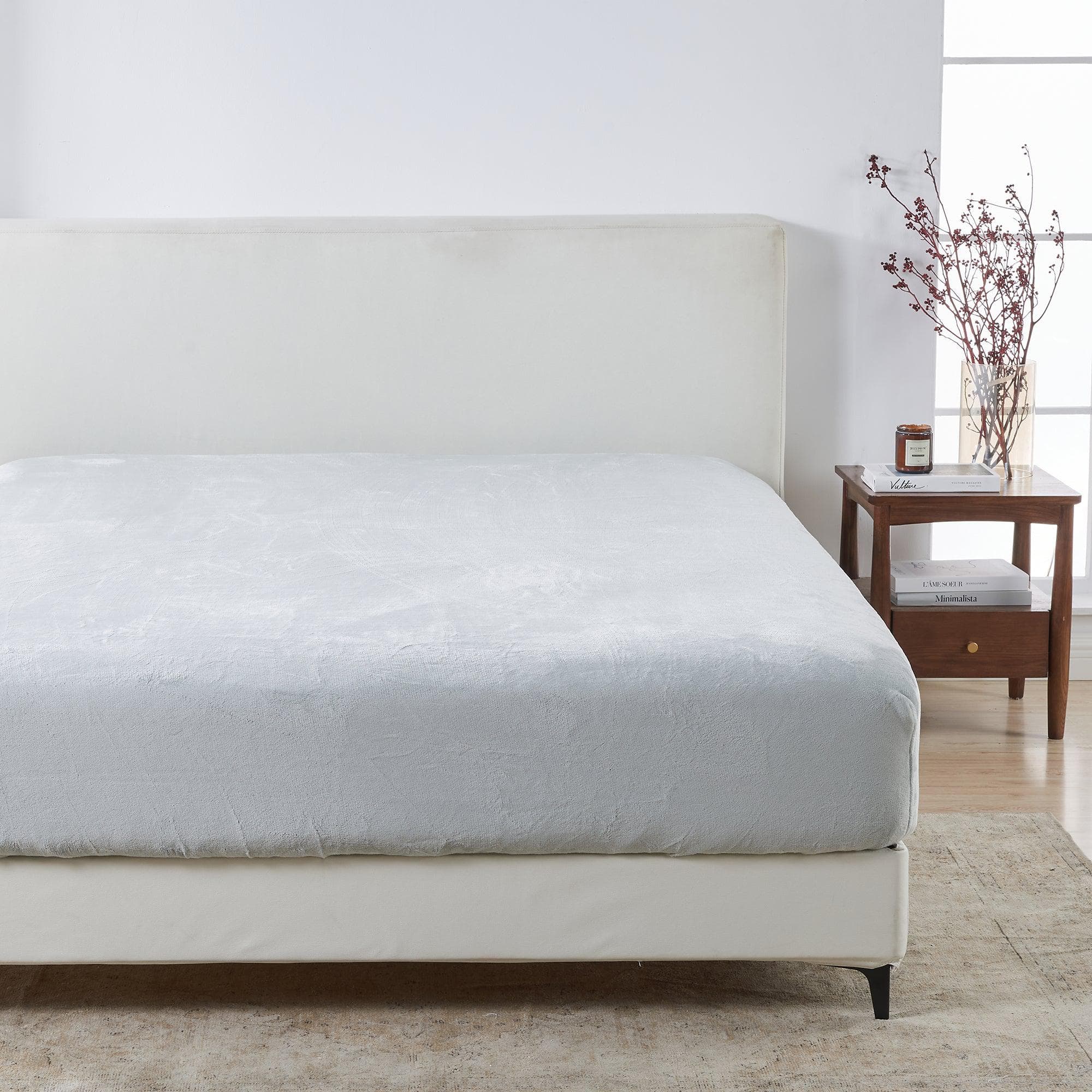 Solid Plush Fitted Sheet - Velvet Luxe Collection Great Bay Home