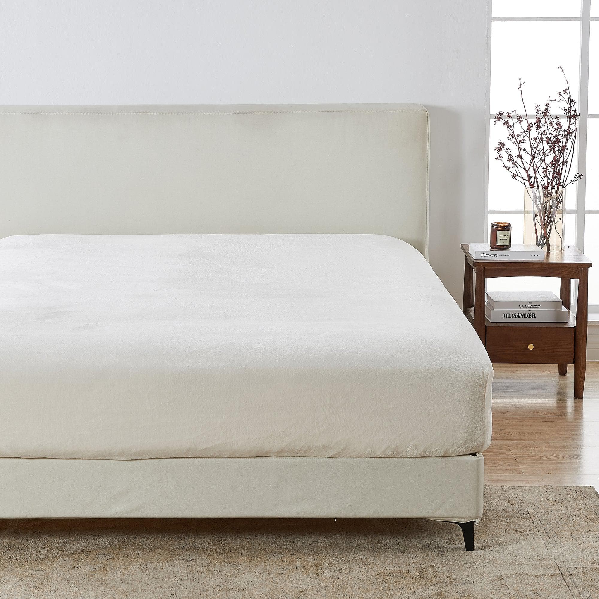 Solid Plush Fitted Sheet - Velvet Luxe Collection Great Bay Home