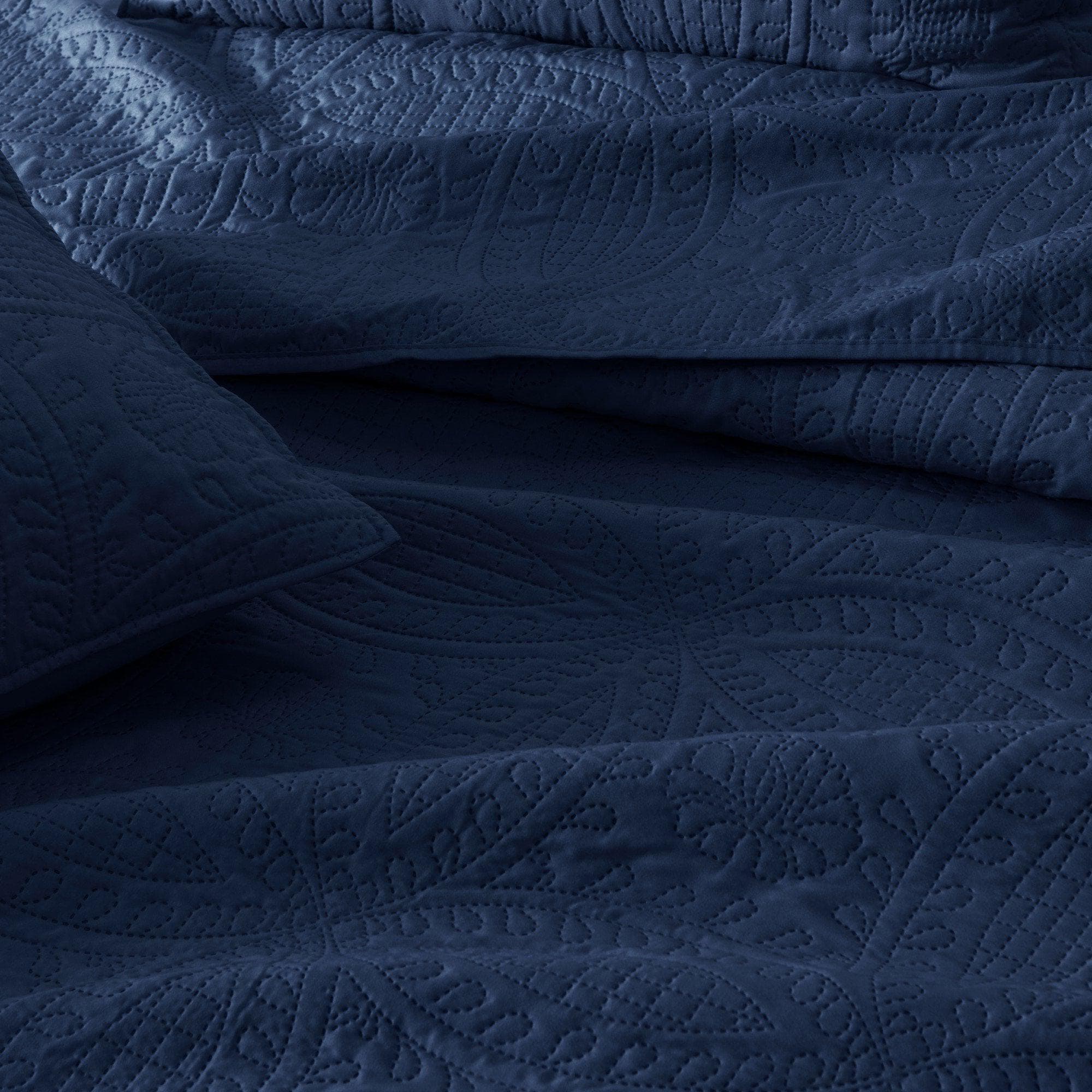 Oversized Medallion Quilt Set - Clara Collection Great Bay Home