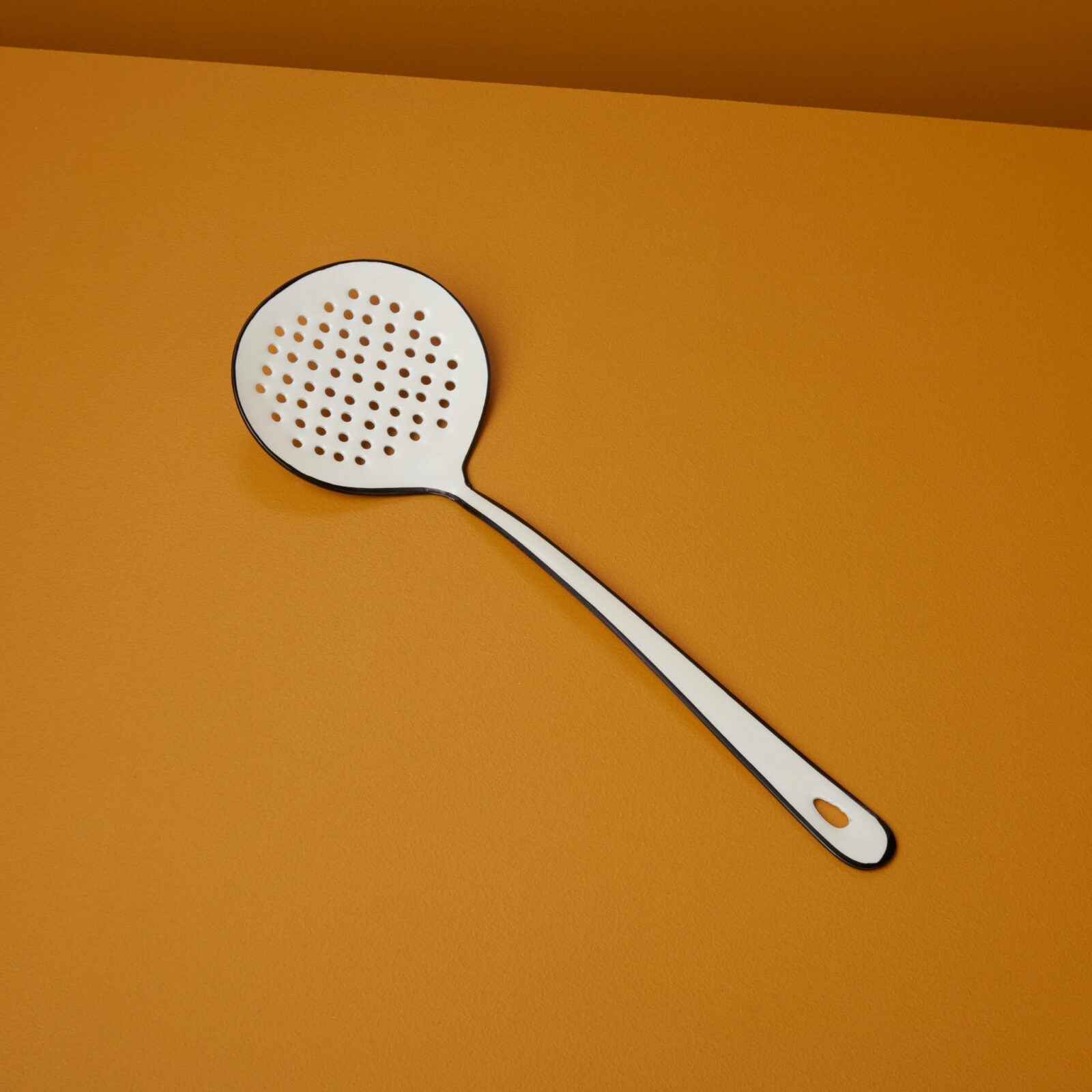 Hani Enameled Skimmer Tea + Linen