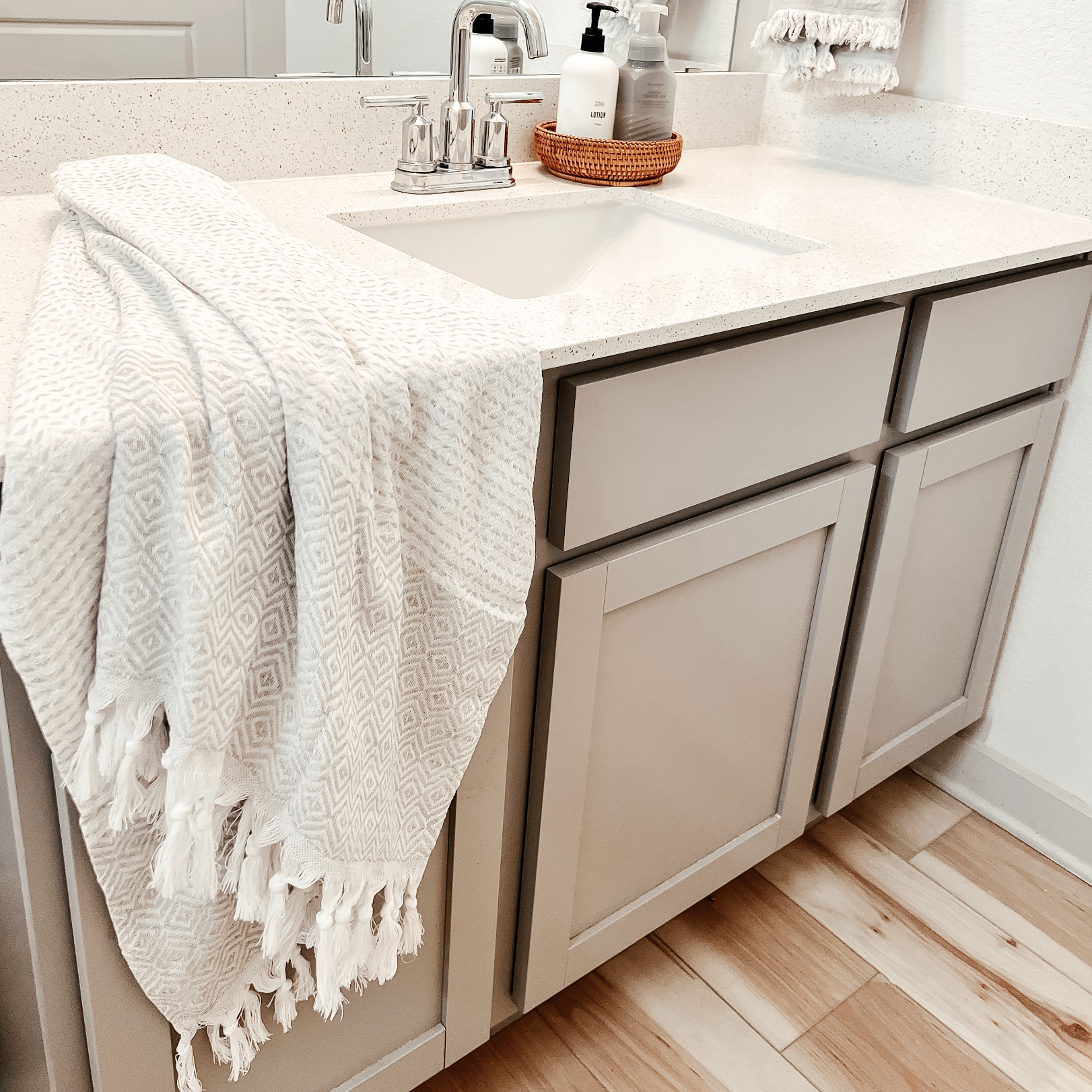 Azra Towel 200GSM Gia Roma
