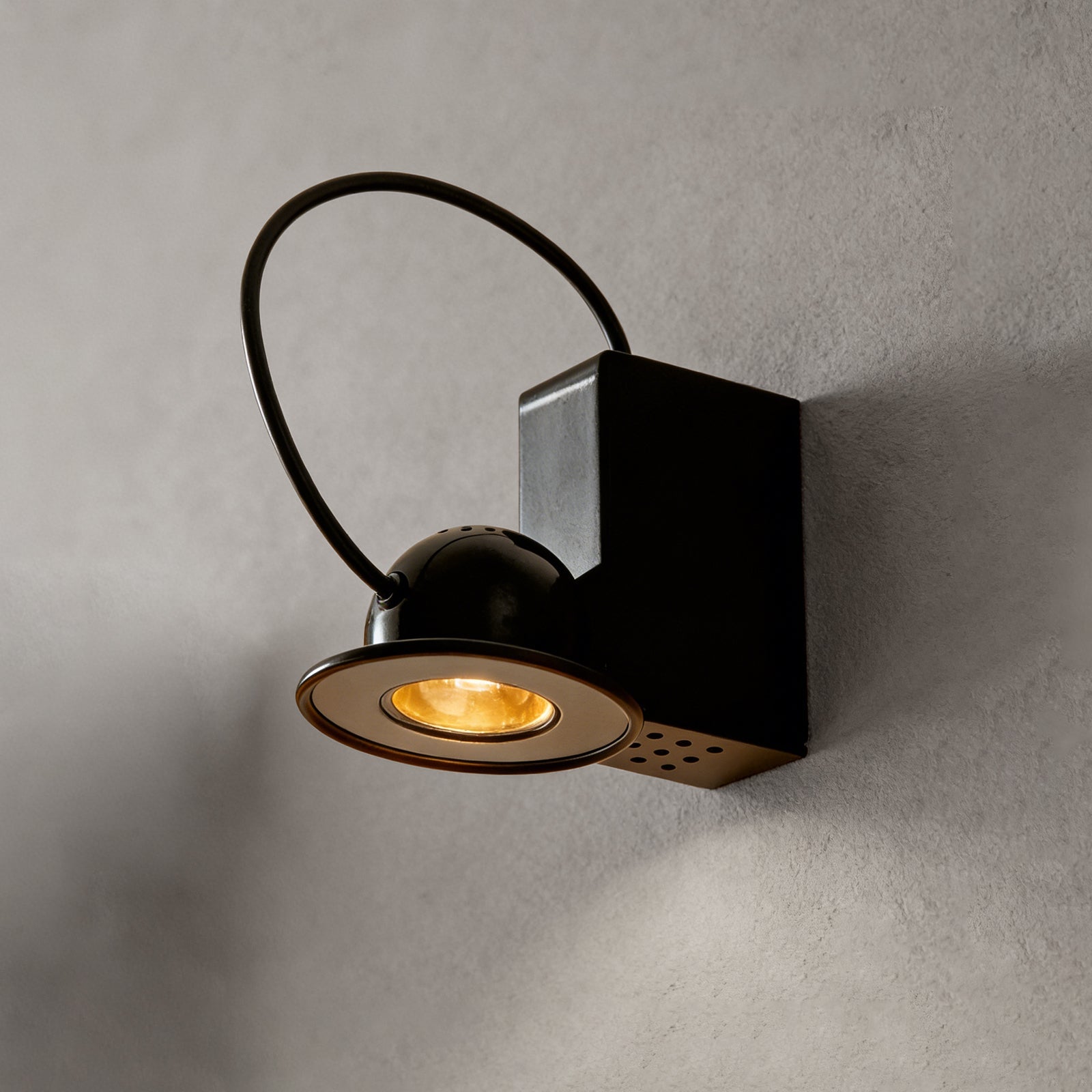 Vintage Fun Magnetic Table Lamp